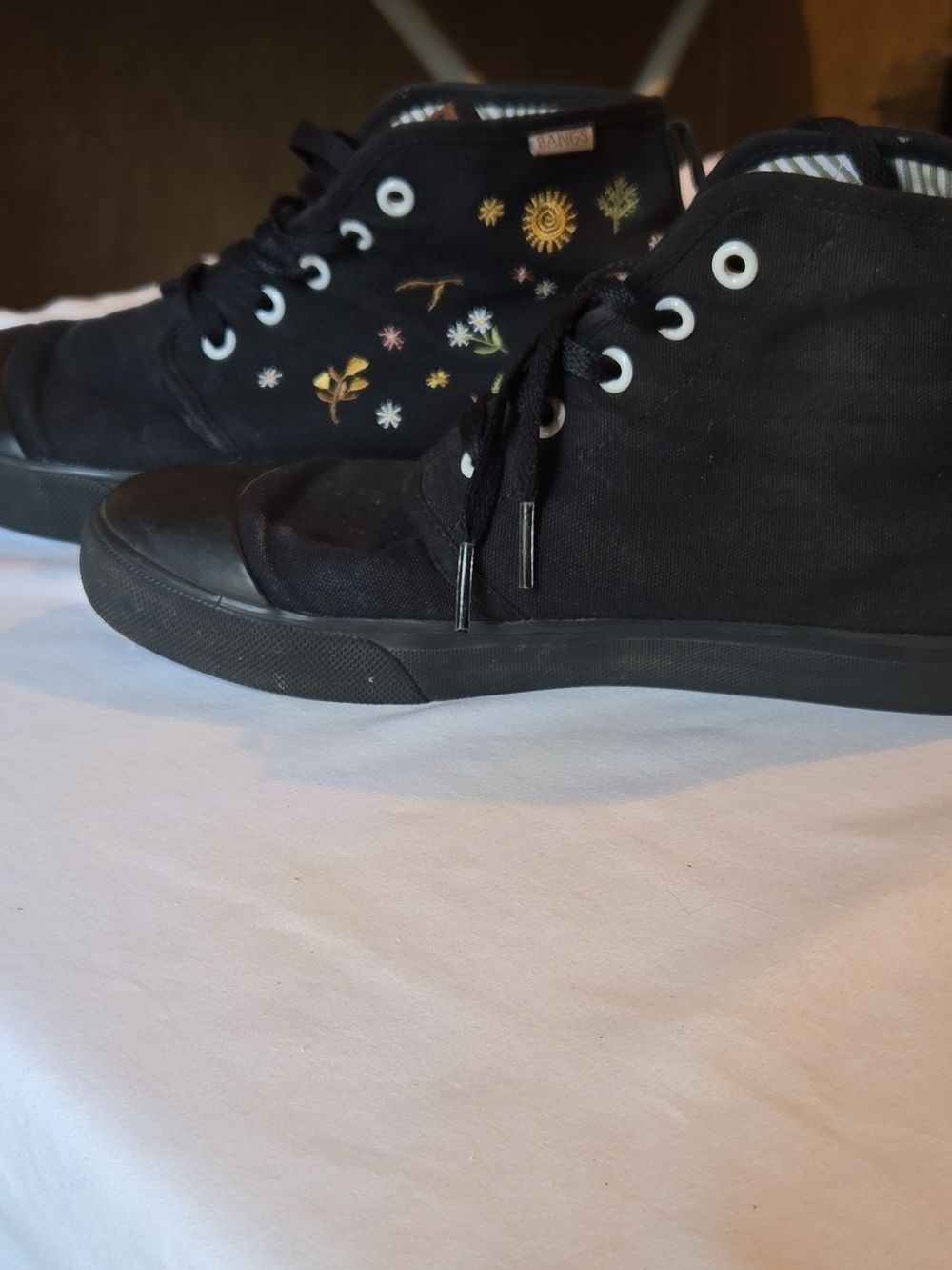 Bangs Black High-Top Sneakers with Floral Embroidery - Women